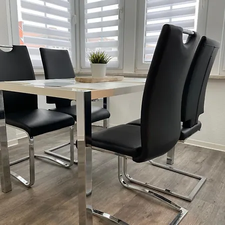 Hanseviertel - 2 Schlafzimmer - 4 Betten - Gratis Pkw Stellplatz - Smarttv Apartment *